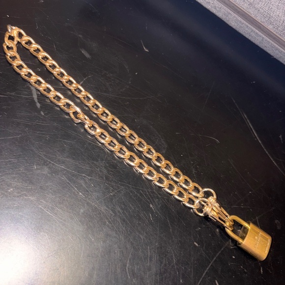 Authentic Louis Vuitton goldtone padlock no key .
Necklace not branded. #317 - Picture 5 of 5